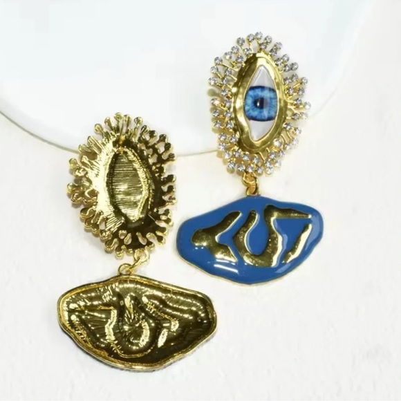 Baroque Guardians of Azure The Mystical Eye Blue Crystal Earrings - Picture 5 of 10